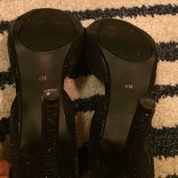 Shoe Mint Black Dressy Heels with Bow - Picture 3 of 4